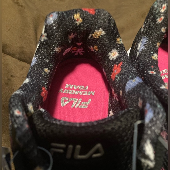 Fila brand,size 7.5, black and floral,memory foam, new with tags, comfy - Picture 3 of 10